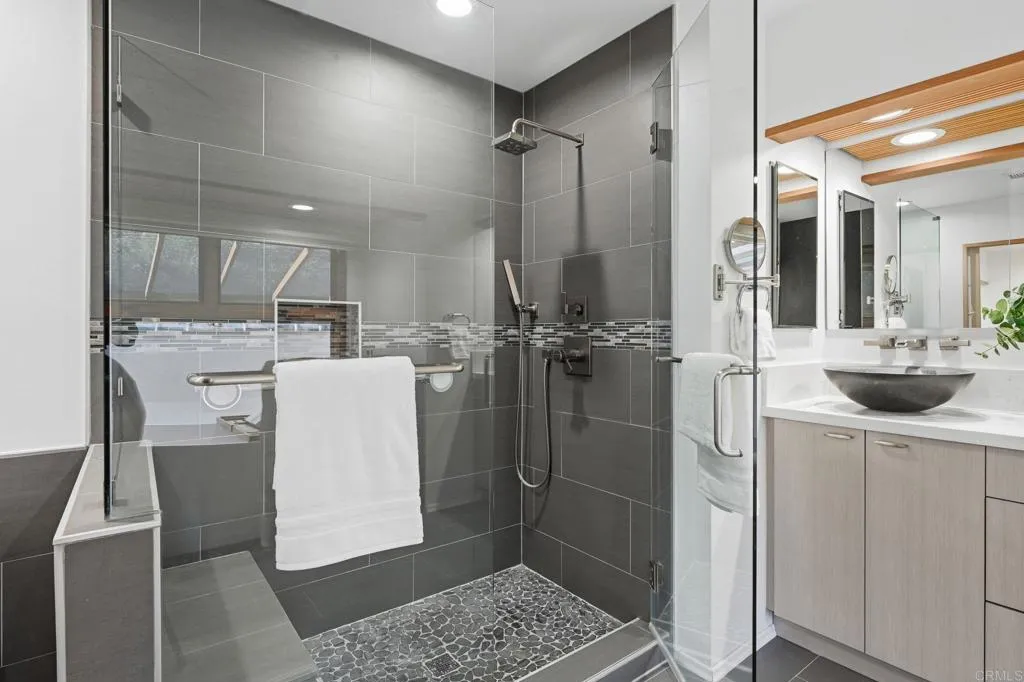 https://cdn.realtyfeed.com/cdn/127/306703708/bcff45db439f1a3916864d8118a71a73.webp