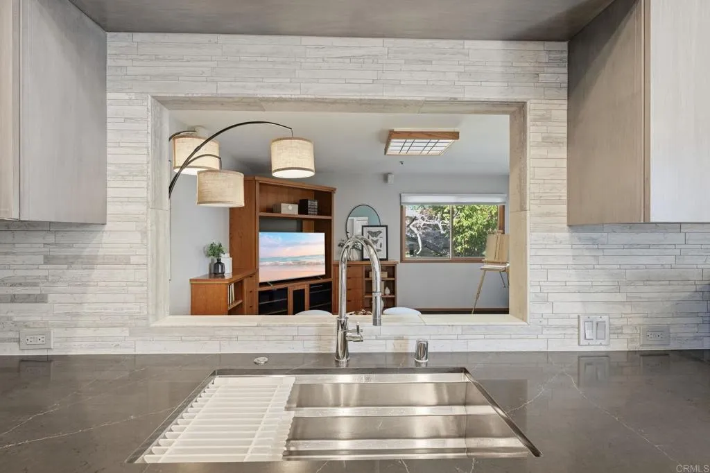 https://cdn.realtyfeed.com/cdn/127/306703708/c9ffe79875daf32a4323128b0826ca2c.webp