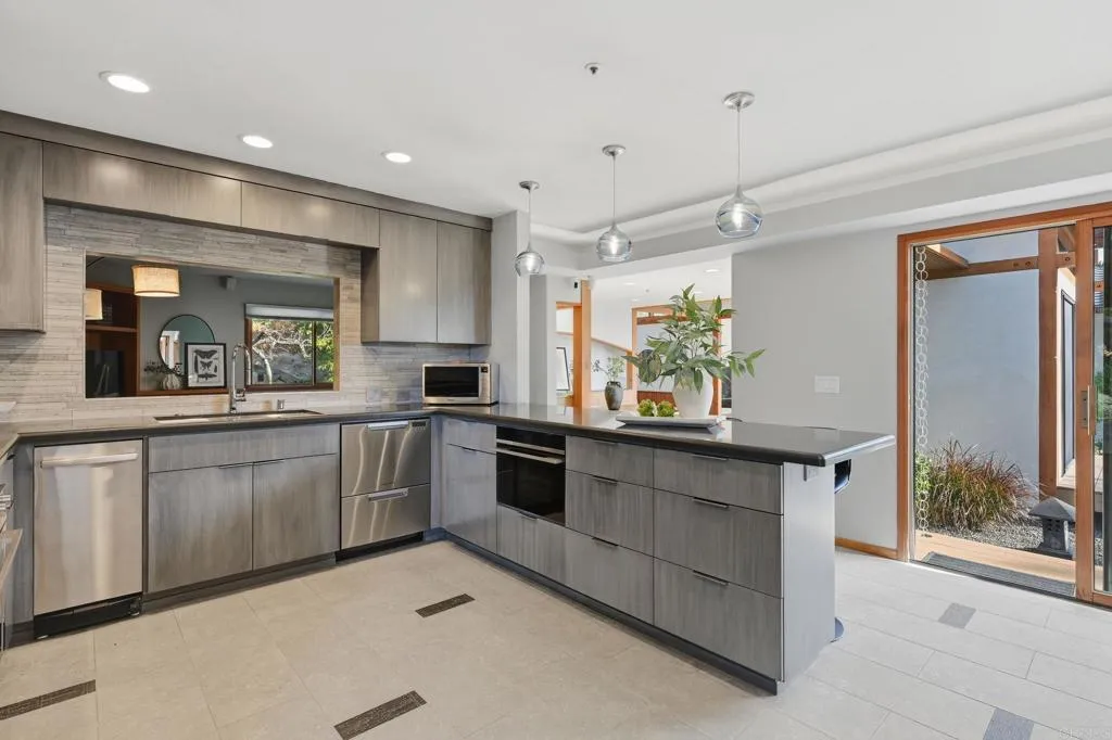 https://cdn.realtyfeed.com/cdn/127/306703708/e6e56981c02bb1d0d7239949b683c1fb.webp