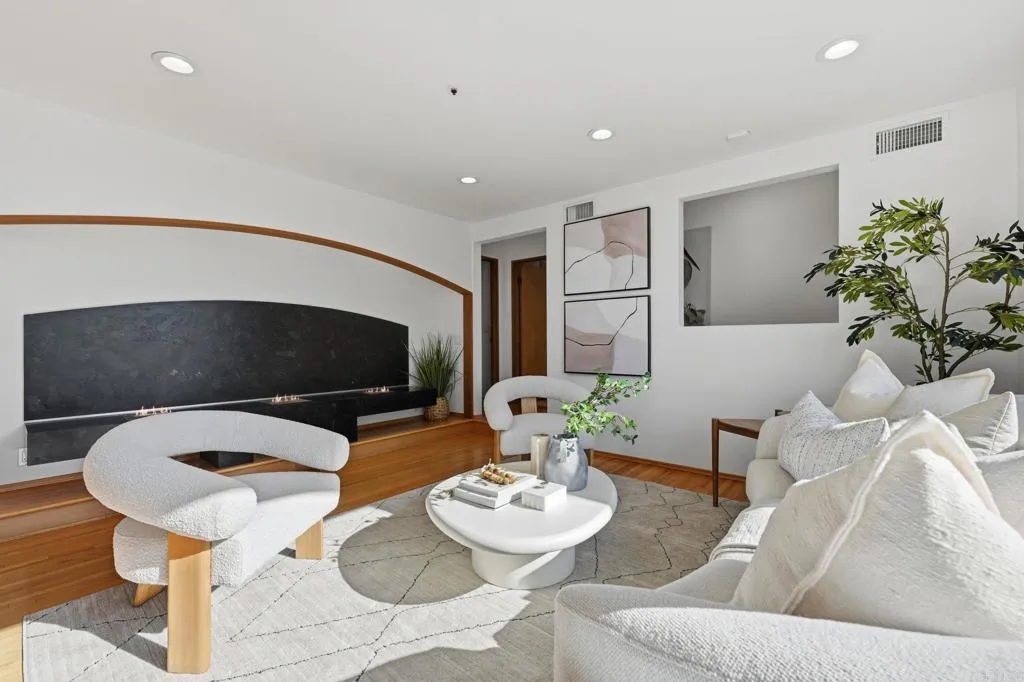 https://cdn.realtyfeed.com/cdn/127/306703708/fbac6d4f6818d1eeff10fa1f63ef80fd.webp