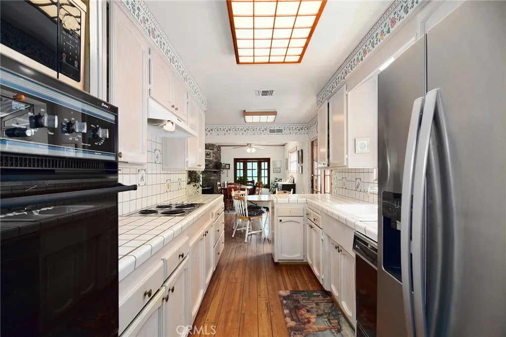 5300 Garden Grove Avenue, Tarzana, CA, 91356