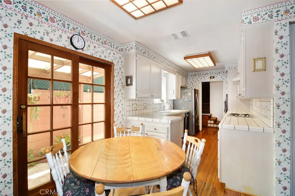 5300 Garden Grove Avenue, Tarzana, CA, 91356