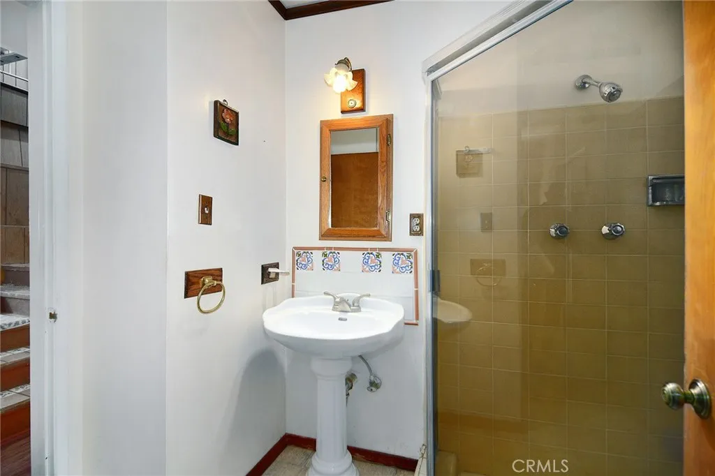 5300 Garden Grove Avenue, Tarzana, CA, 91356