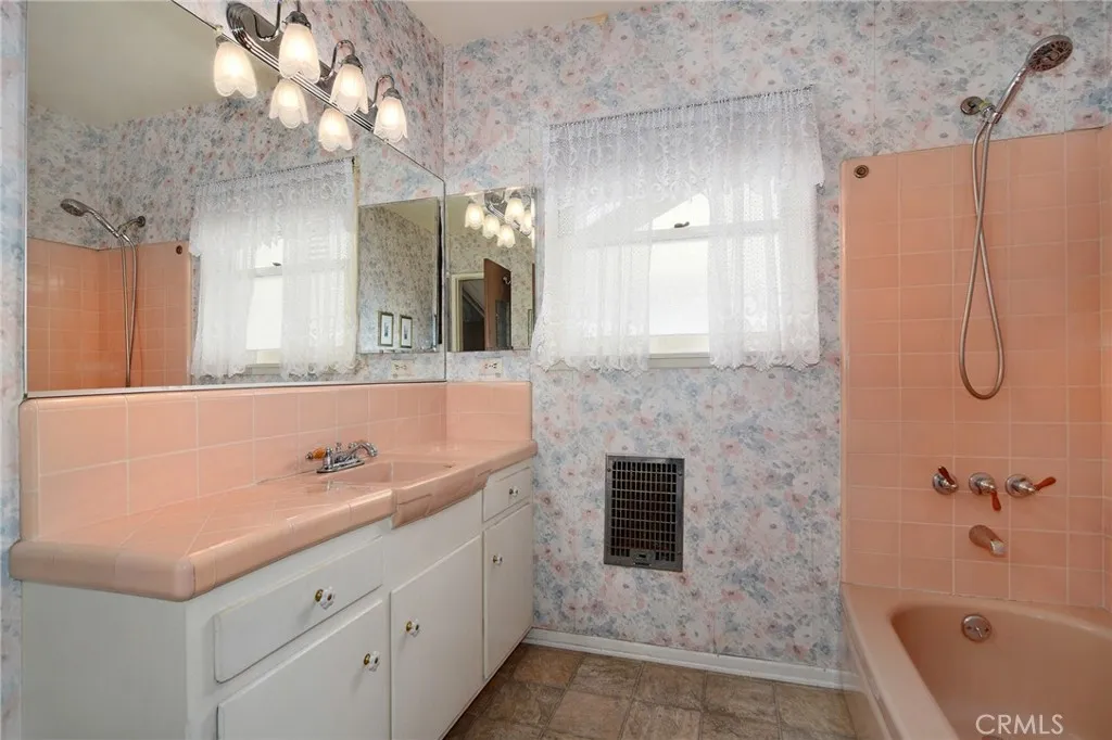 5300 Garden Grove Avenue, Tarzana, CA, 91356