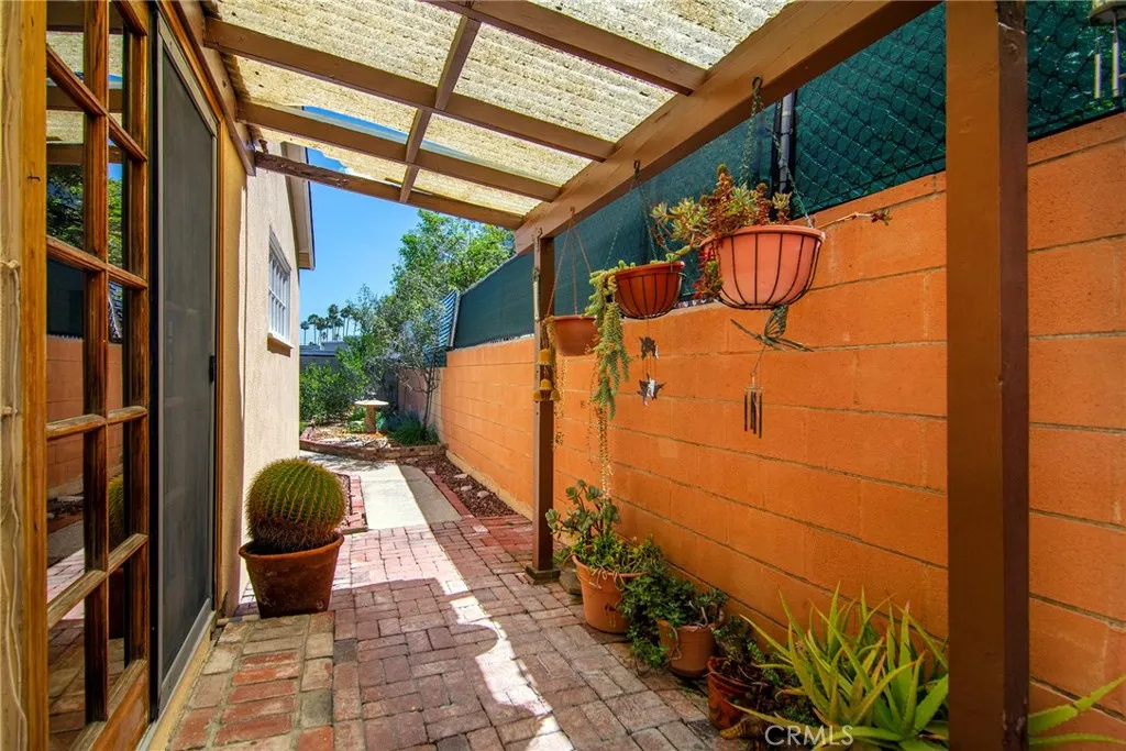 5300 Garden Grove Avenue, Tarzana, CA, 91356