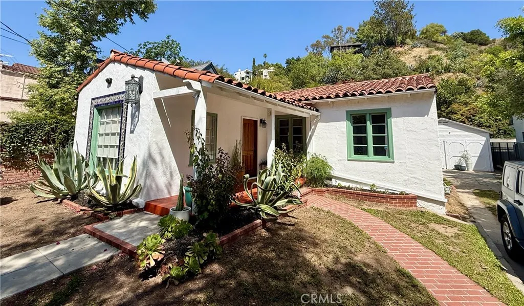 Los Angeles, CA 90068