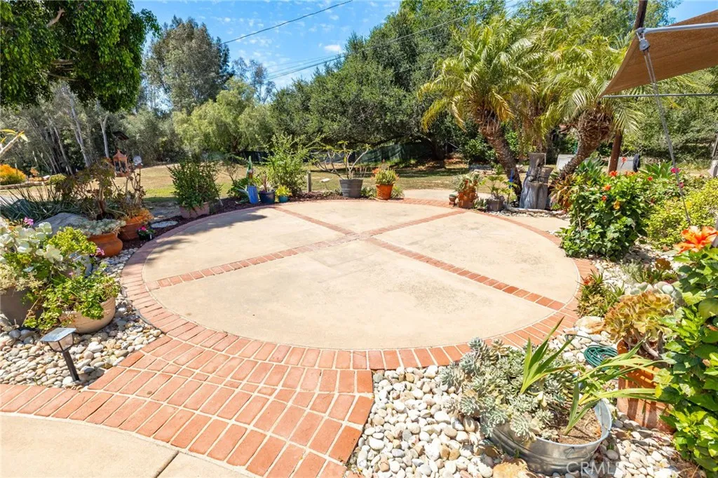 https://cdn.realtyfeed.com/cdn/127/306703792/334142eb67b46a6d4da927ad184bd22f.webp
