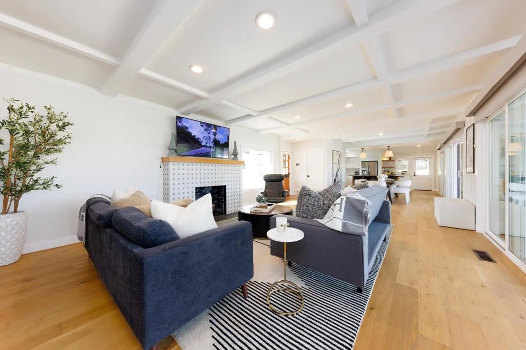 https://cdn.realtyfeed.com/cdn/127/306703840/31bfe2386b8f7f4a9c7177a44fb30d78.webp
