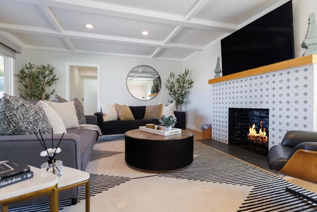 https://cdn.realtyfeed.com/cdn/127/306703840/8dbeed6f614621ad62fbde3c833f8aa4.webp