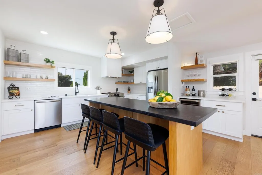 https://cdn.realtyfeed.com/cdn/127/306703840/8ec70987ee4dd2578bce53246956d4c4.webp