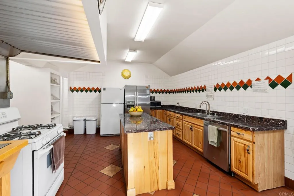 https://cdn.realtyfeed.com/cdn/127/306703857/22f2470b03e5875f5c9c4f5592934553.webp