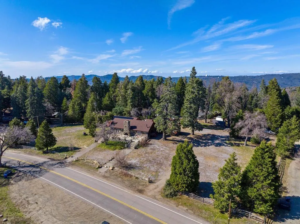 https://cdn.realtyfeed.com/cdn/127/306703857/492e2c7999e6456239a8ffe052532b4c.webp