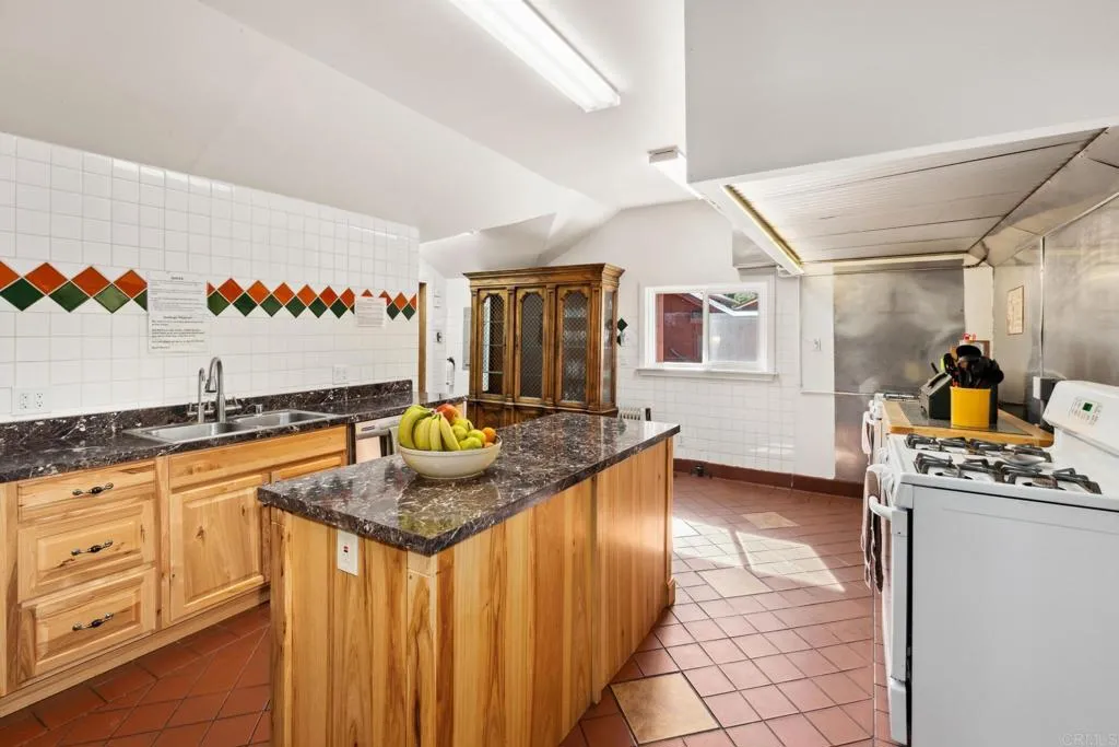 https://cdn.realtyfeed.com/cdn/127/306703857/5e6253fb5173bbf6935fb0f07bad4046.webp