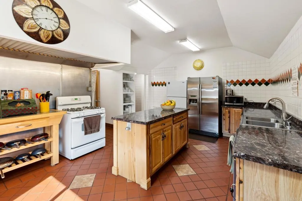 https://cdn.realtyfeed.com/cdn/127/306703857/9c6d717a5d5399185a12f846639d3e92.webp