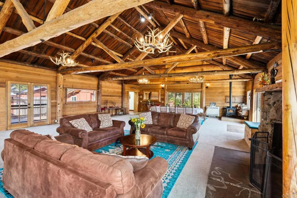 https://cdn.realtyfeed.com/cdn/127/306703857/e639b0bfdb72fef14ae855256cb6d8a2.webp