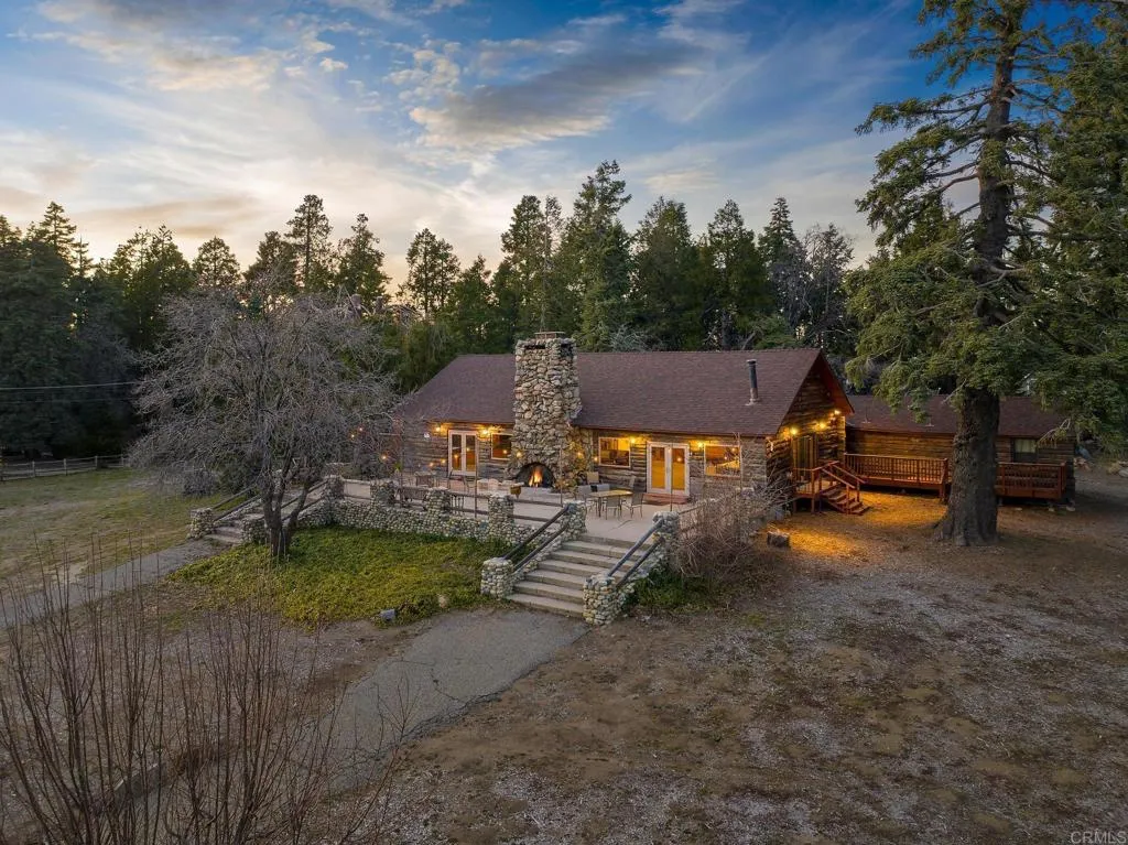 https://cdn.realtyfeed.com/cdn/127/306703857/faca872fc3e31549a5838dfdfb9b9f5c.webp
