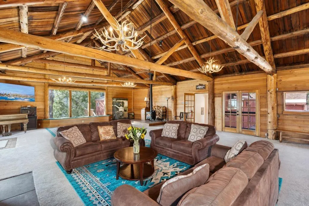 https://cdn.realtyfeed.com/cdn/127/306703857/fb22c32146aaef999589bbbed09a66b5.webp
