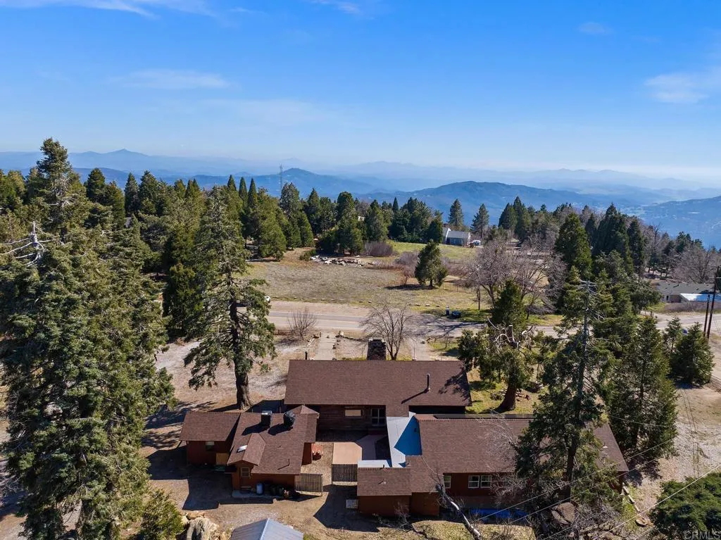 https://cdn.realtyfeed.com/cdn/127/306703857/fd019a60fd7f448fde5e3f3d902bb464.webp