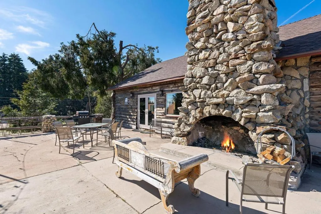 https://cdn.realtyfeed.com/cdn/127/306703857/fee3566d978774075d261042f277e2ea.webp