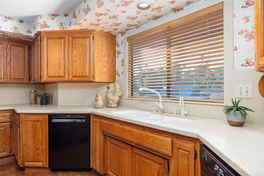 https://cdn.realtyfeed.com/cdn/127/306703873/5f860c29e8790ecd27894646400269fa.webp