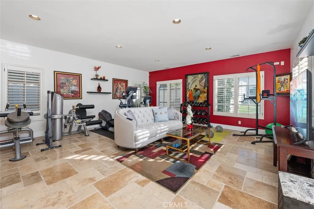 https://cdn.realtyfeed.com/cdn/127/306703895/38a051d0850ec20df306c082ea3518c5.webp