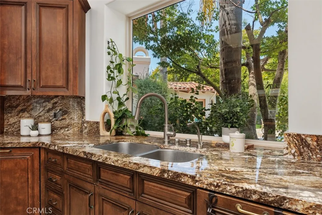 https://cdn.realtyfeed.com/cdn/127/306703895/f41e163e4be6b0121bb19780d746d382.webp
