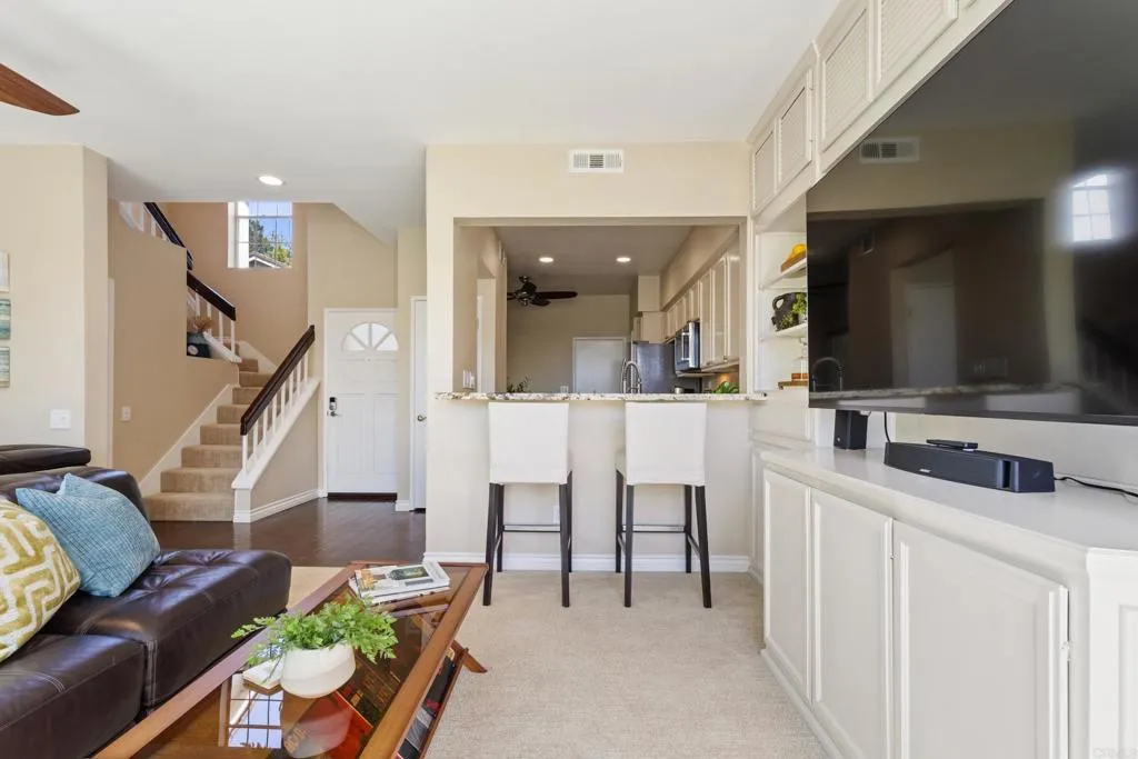 https://cdn.realtyfeed.com/cdn/127/306703916/feec5d63084333df53332135a8270d83.webp