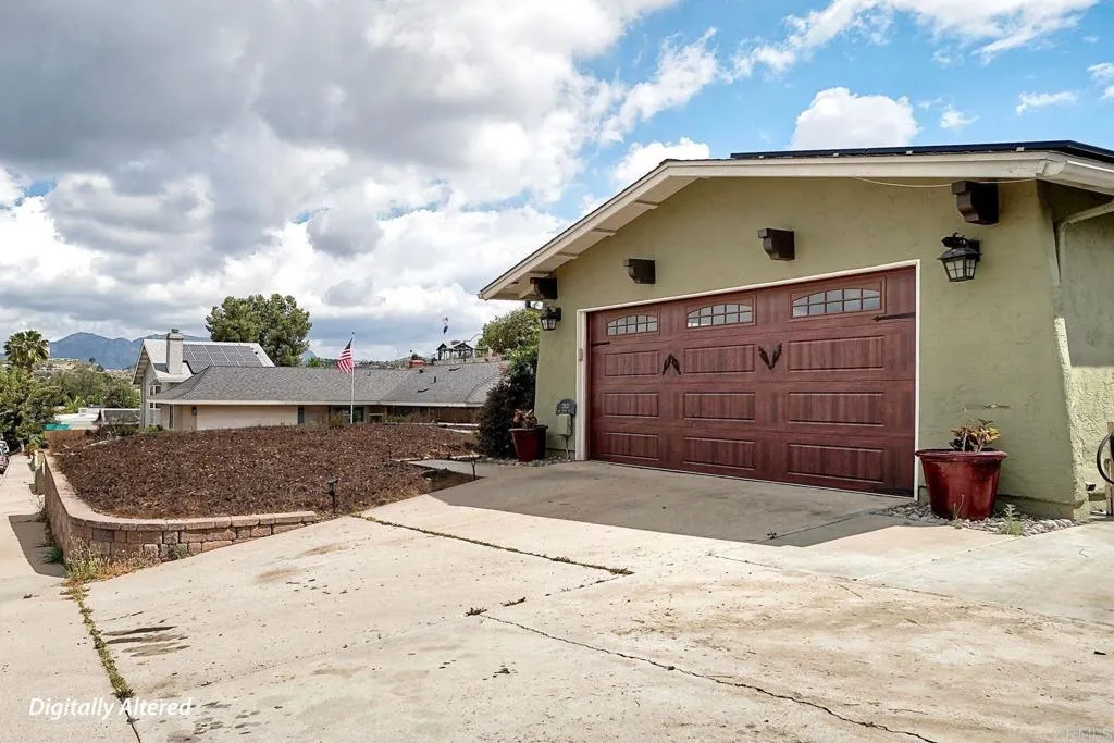 13833 Los Coches Road, El Cajon, CA, 92021