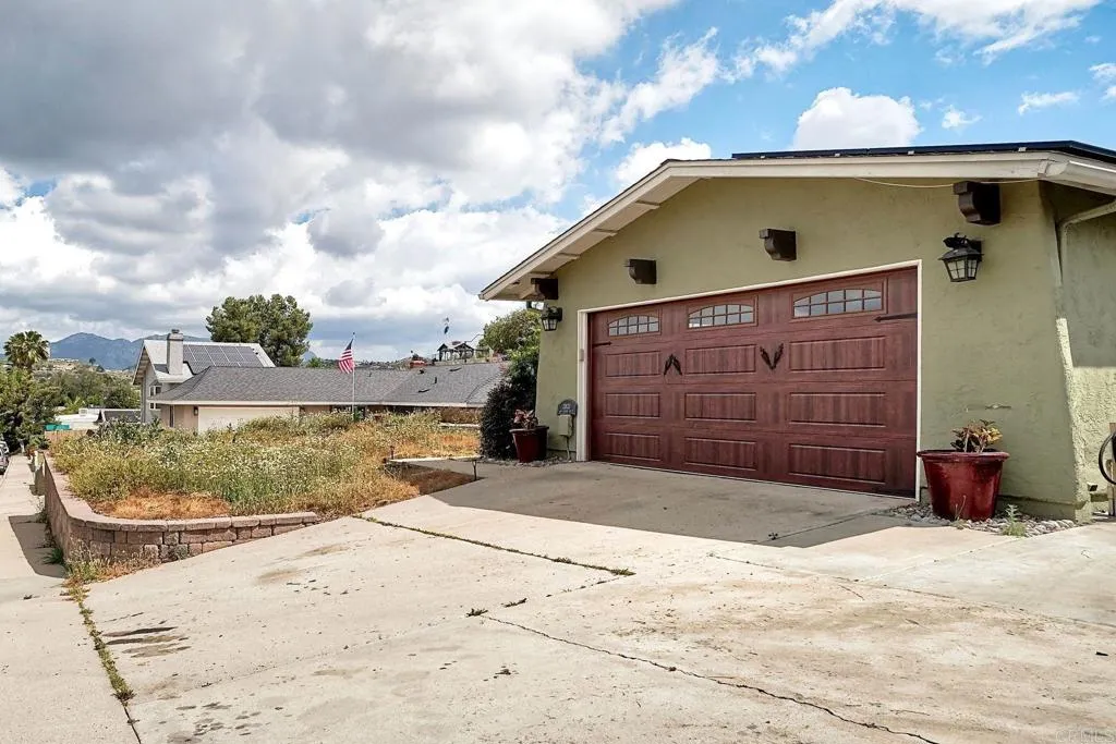 13833 Los Coches Road, El Cajon, CA, 92021