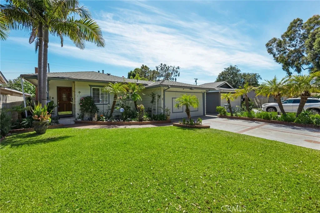 412 E Camile