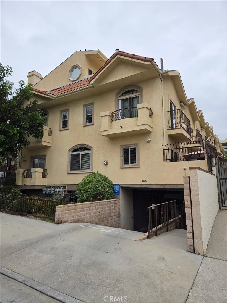 Tujunga, CA 91042