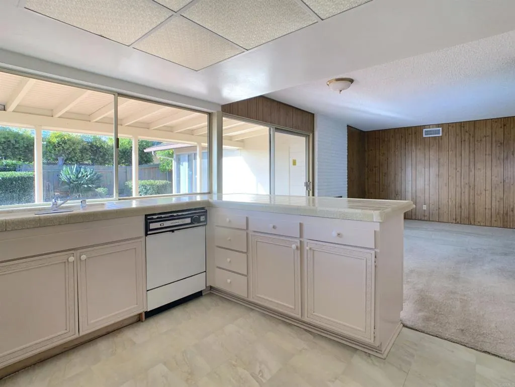 https://cdn.realtyfeed.com/cdn/127/306704063/4df6e52e933dd8de2a8a27f1d0a8eff0.webp