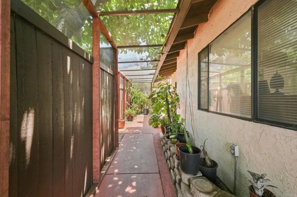 https://cdn.realtyfeed.com/cdn/127/306704070/071d41ec663b53bb7ecd43bf035d0aa7.webp