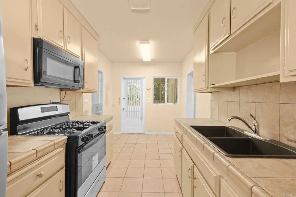 https://cdn.realtyfeed.com/cdn/127/306704070/2ebbcc8afe0648643af9999075754a43.webp