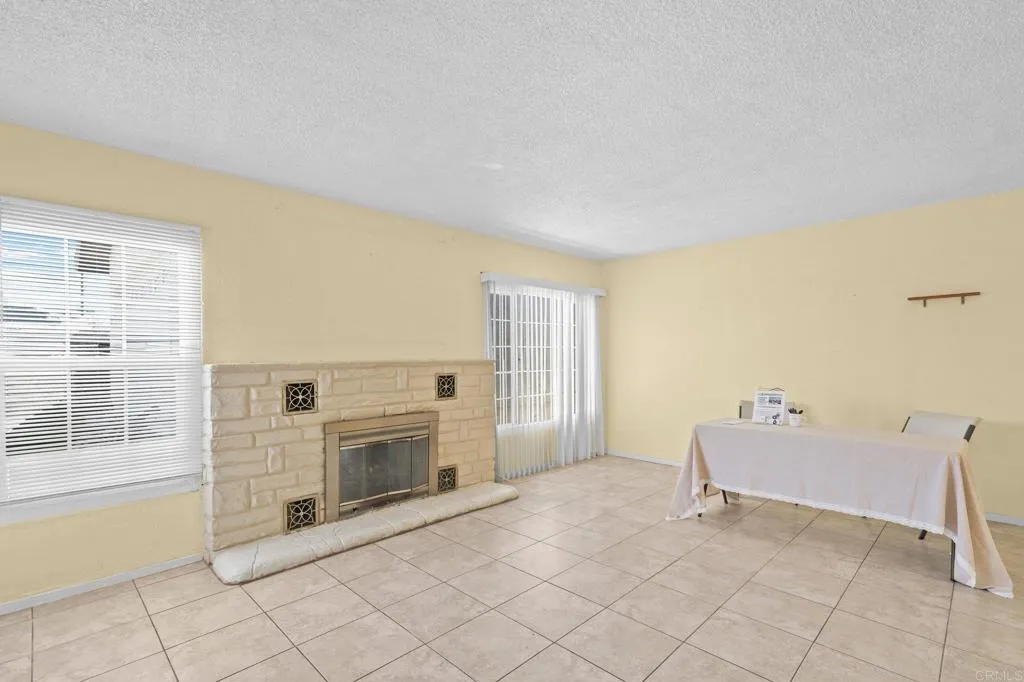https://cdn.realtyfeed.com/cdn/127/306704070/6ef90d0183ad173554e4125c615c7314.webp