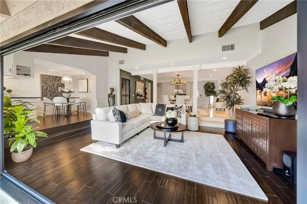 Calabasas, CA 91302