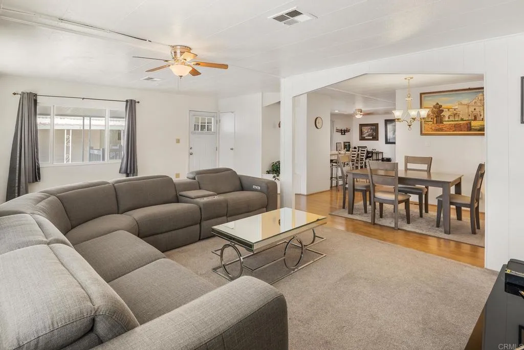 https://cdn.realtyfeed.com/cdn/127/306704107/aa43a956495a8c80d0a1bad17110aabb.webp