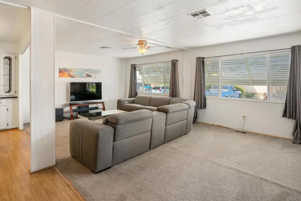 https://cdn.realtyfeed.com/cdn/127/306704107/b322328dcd1952667594625796c49c1f.webp