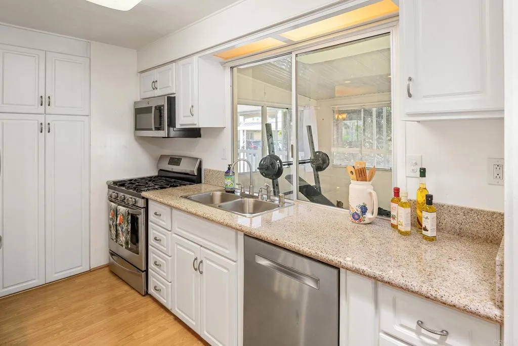 https://cdn.realtyfeed.com/cdn/127/306704107/e4641bca6e5542f89bf72f39239acdbb.webp