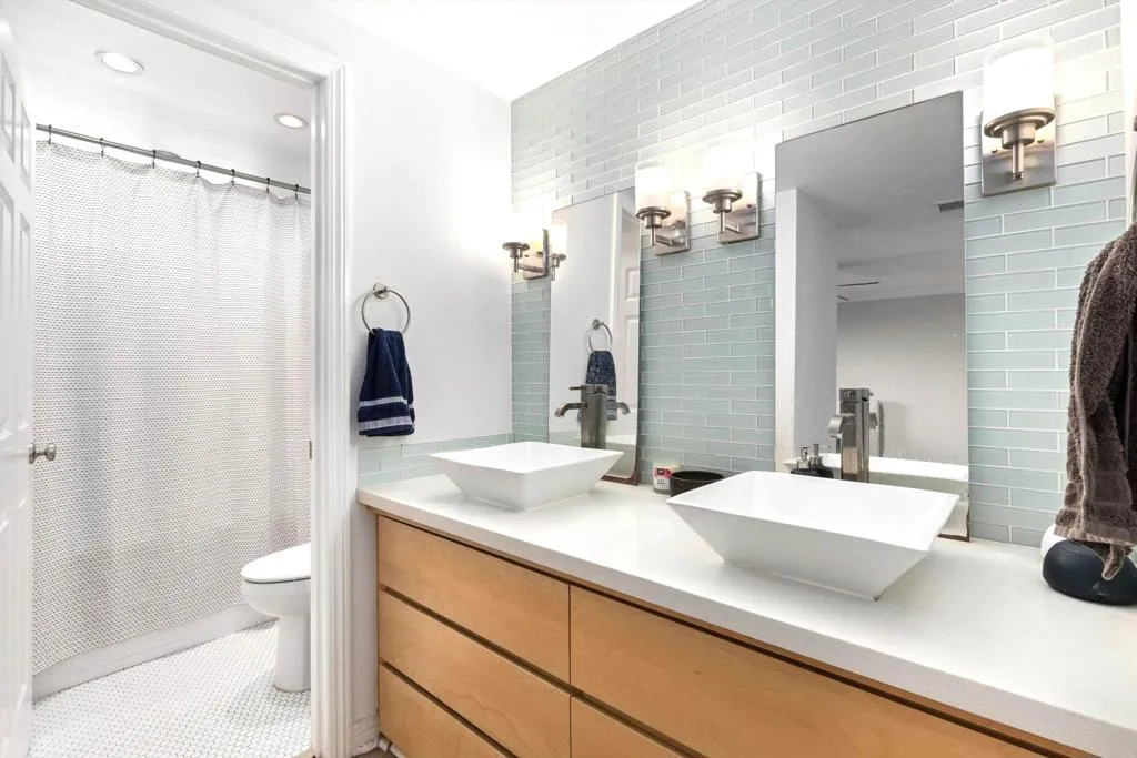 https://cdn.realtyfeed.com/cdn/127/306704111/2aea41f33396b2713cd4f54140f1a418.webp