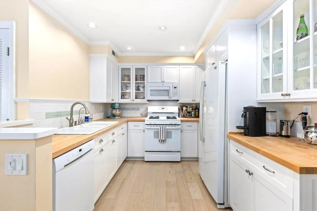 https://cdn.realtyfeed.com/cdn/127/306704111/346807475caf60e3bdd7c239601e6c56.webp
