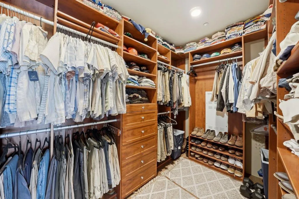 https://cdn.realtyfeed.com/cdn/127/306704130/233b00408d97e9dc90857de7a31c93a2.webp