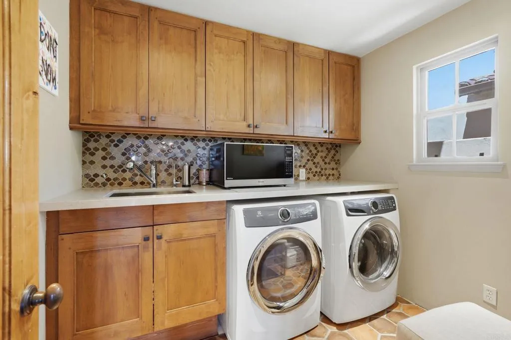 https://cdn.realtyfeed.com/cdn/127/306704130/3e8a2d061052b739d7a71e4b3c7b5b00.webp