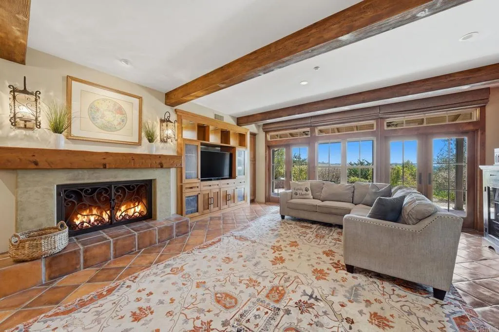 https://cdn.realtyfeed.com/cdn/127/306704130/7c0e75ddc1ebf845f7c6a03f23d28fc0.webp