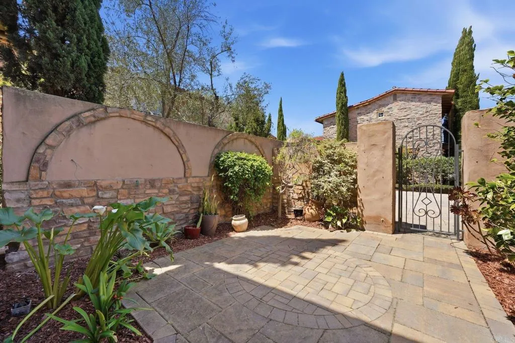 https://cdn.realtyfeed.com/cdn/127/306704130/878d55c5a7df81efcfc2a66e5125d26f.webp