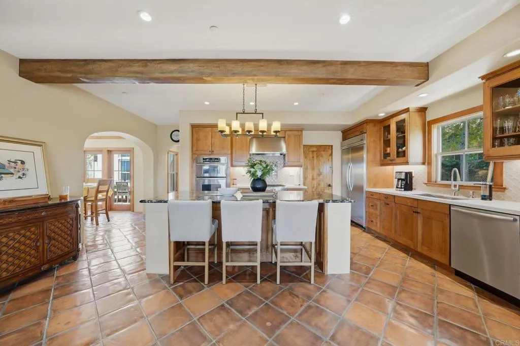 https://cdn.realtyfeed.com/cdn/127/306704130/98fc50721c7acecc539f749d39b6b79d.webp