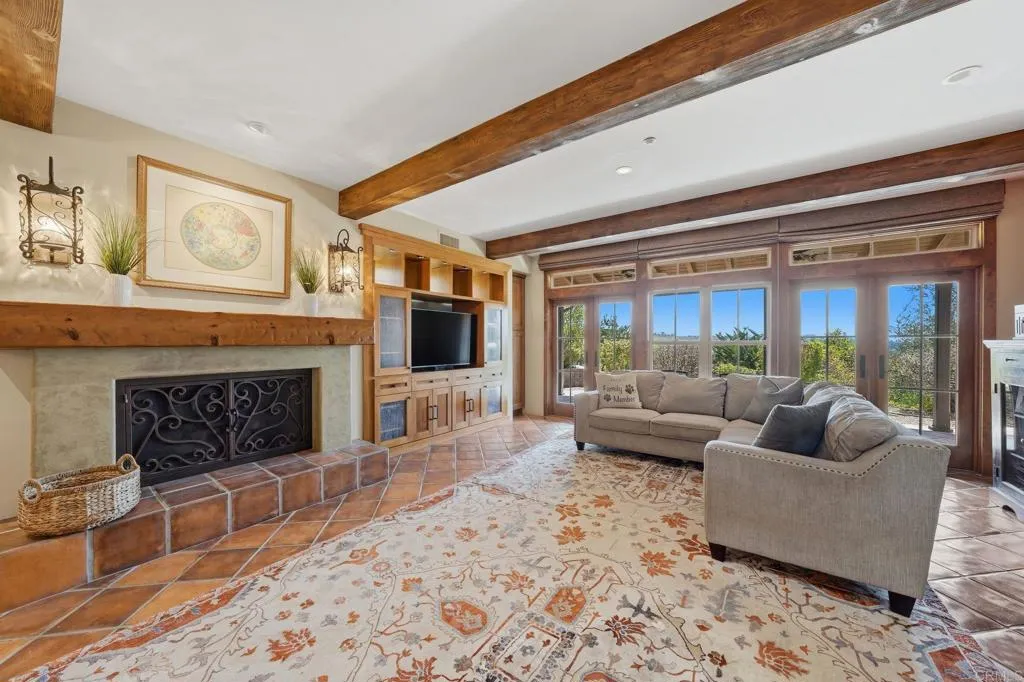 https://cdn.realtyfeed.com/cdn/127/306704130/c31aa8e3f5e198f561b65eab9309a368.webp