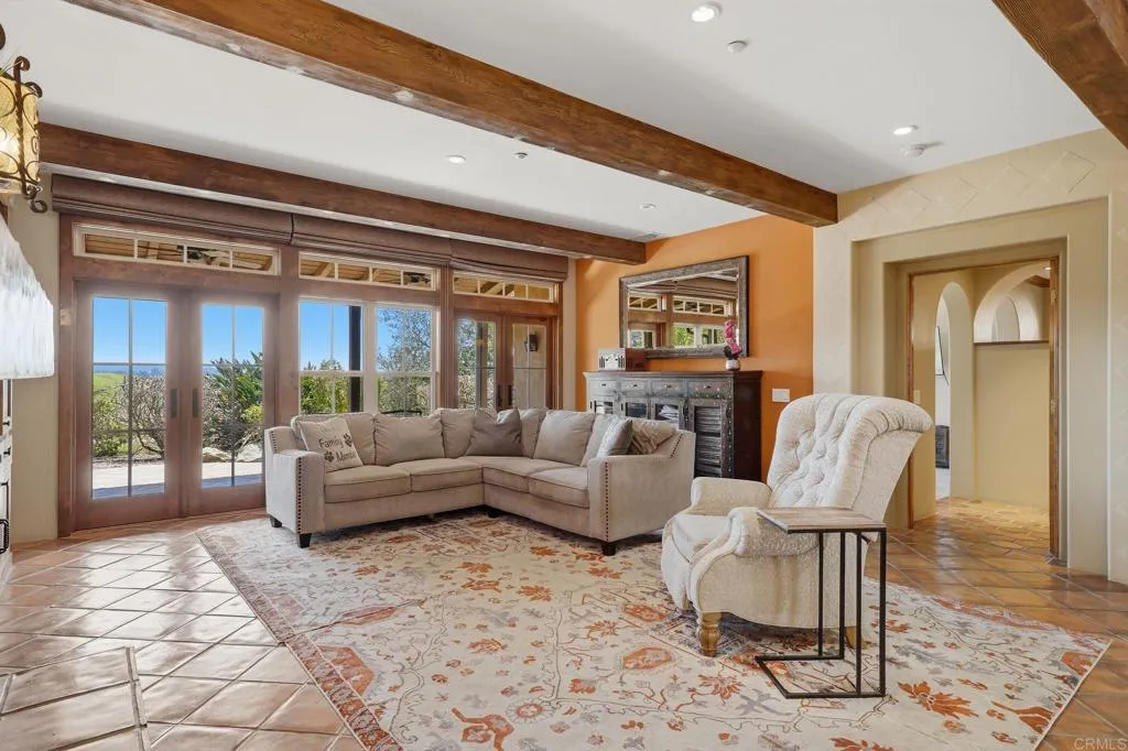 https://cdn.realtyfeed.com/cdn/127/306704130/e3fff6748b228fc0896b520296644aff.webp