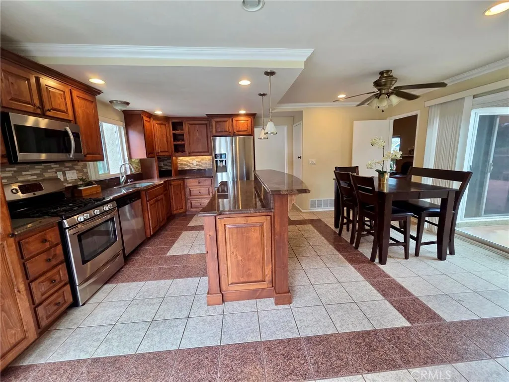 https://cdn.realtyfeed.com/cdn/127/306704132/051b2785f6fba12c3c81efee8d1073f3.webp