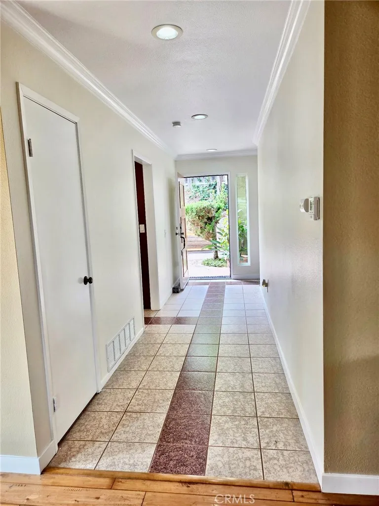 https://cdn.realtyfeed.com/cdn/127/306704132/34eec1a1d2cd1362b8d12198fec8b589.webp